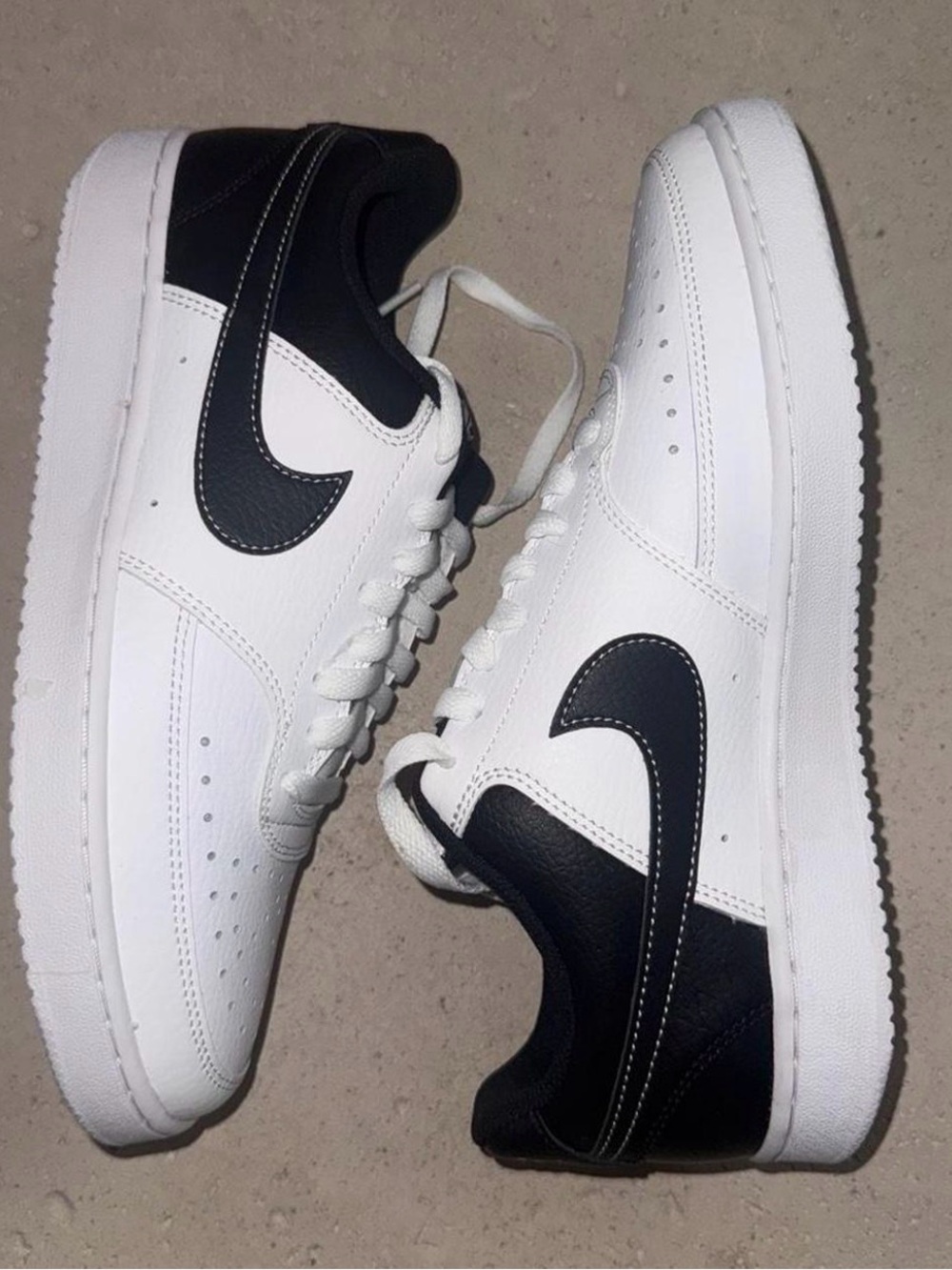 Nike White and Black Low-Top Sneakers